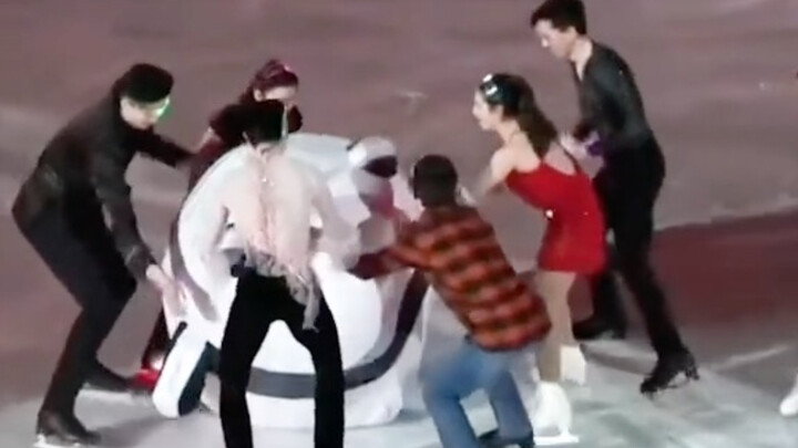 Turns out scenes like this only happen in China.