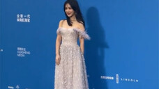 两个不同视角的今日红毯美紫!生图这就没得说了!真的又瘦又美!