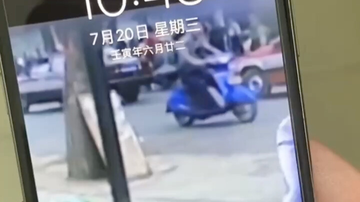 Mỹ có điện thoại dứa, Trung Quốc có điện thoại Gazi.