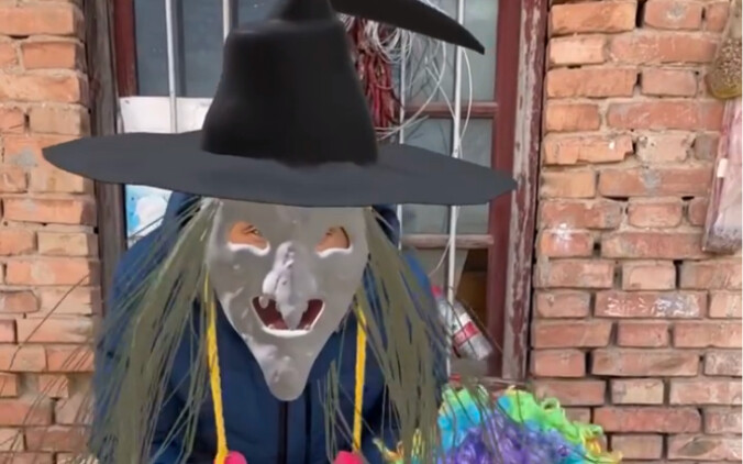 Let’s see if Baixue can escape the old witch’s clutches today!