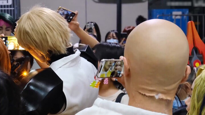 [Vlog]Cosplaying as Genos & Saitama|<One-Punch Man>