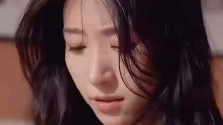 [พากย์ไทย] ซีอีโอแอบรักผู้หญิงคนหนึ่งมา 10 ปีสามีที่แต่งสายฟ้าแลบที่แท้เป็นคนที่