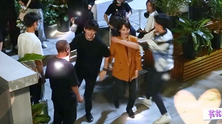 Yang Zi dances awkwardly and tries to scam people in "The Female Psychologist". Hurry up and put awa