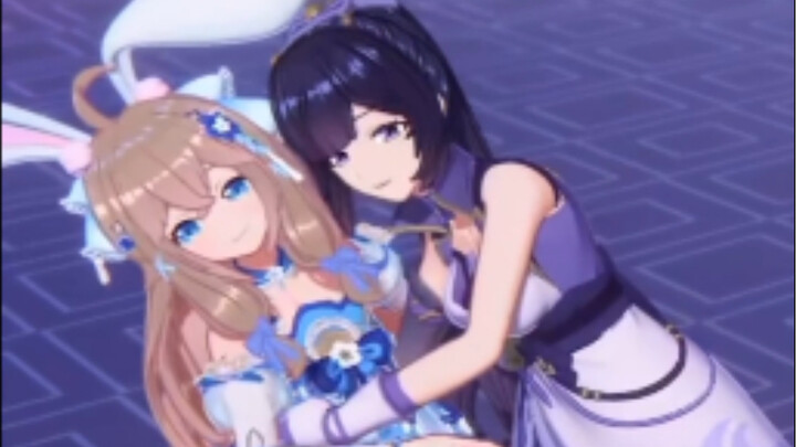 Sister La really likes hugging Ranran.