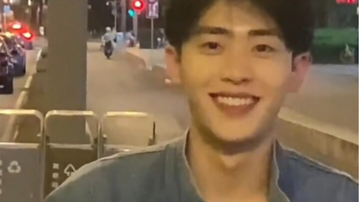 Có cô gái nào lại có thể từ chối một chàng trai như vậy chứ?!