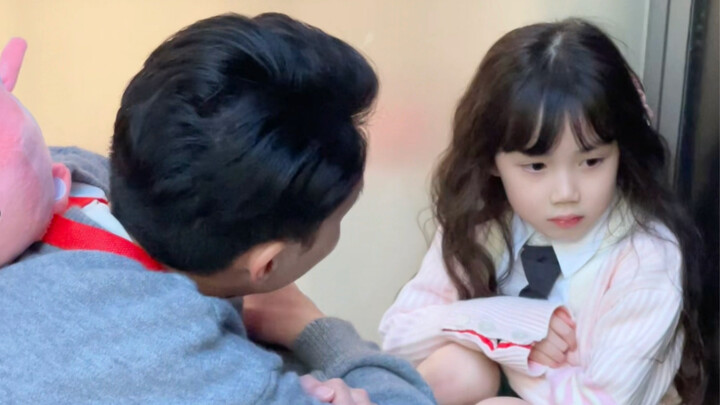 Ternyata perempuan marah tidak mengenal batasan usia.