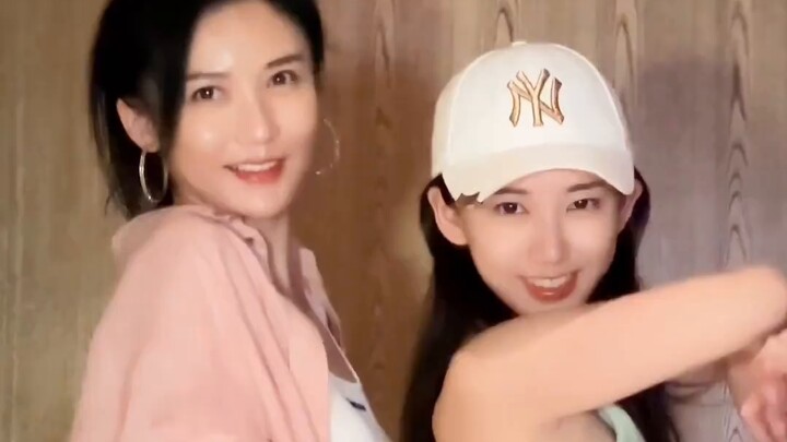 Teaching Mom to Be a Hottie