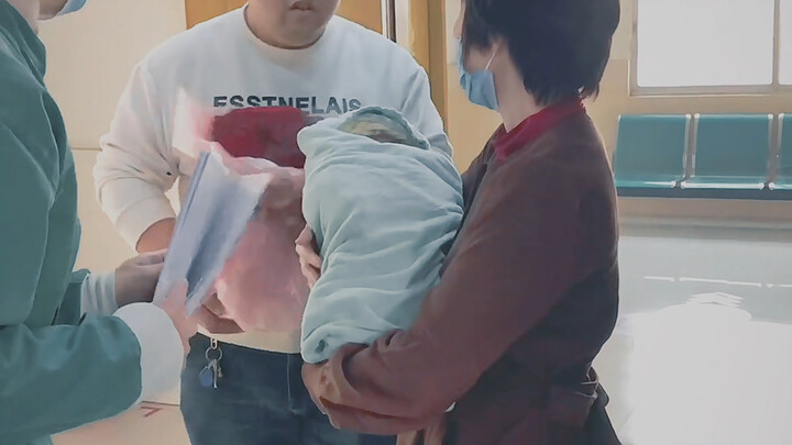 Dad's Reaction When He Finds Out He's Having a Daughter