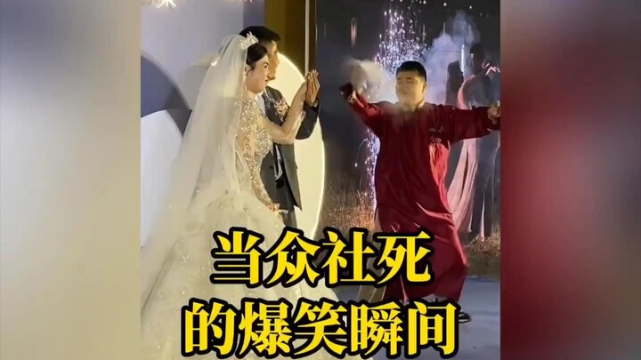 Rekap Momen Kocak Saat Orang “Mati Sosial” di Depan Umum