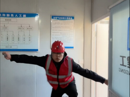 هل حدث شيء آخر في موقع البناء؟