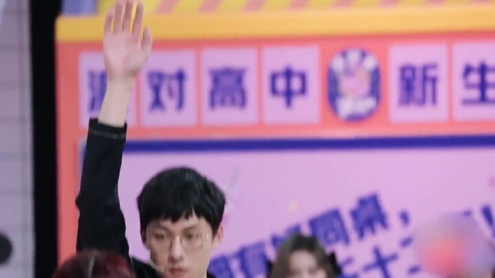 【虞书欣 张雨剑】重演下一站幸福 要被笑死了 哈哈哈哈哈 不愧是你！张 雨 剑！
