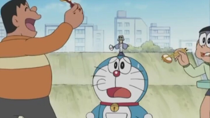 giant memakan makanan milik nobita