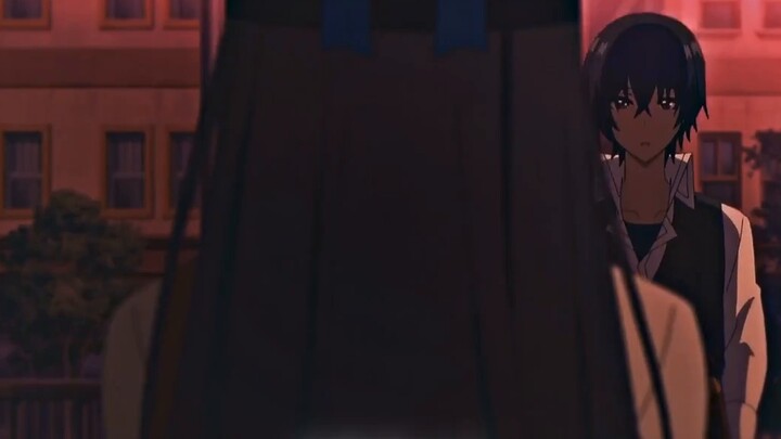 "Một người chị hơi mờ ám và hay kiểm soát"