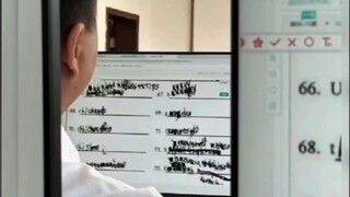 阅卷老师停下了飞速的手。