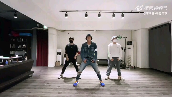 ศิลปินชายคนไหนที่น้ำหนักขึ้น เรียนเชิญฟังจากหนุ่มคนนี้ [อีจุนกิ]