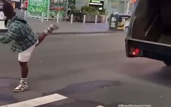 Bro Pulls Off Smooth Trash-Throwing Combo Moves