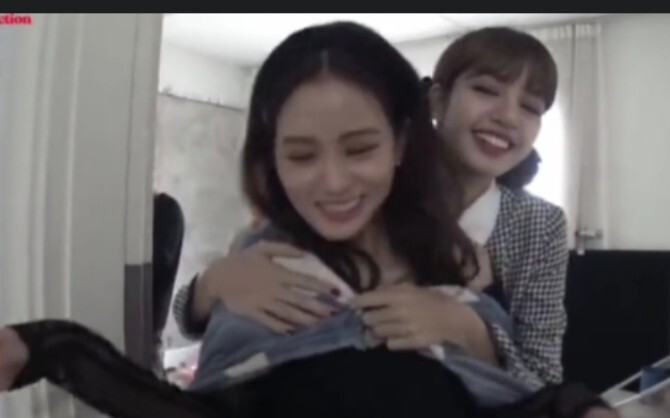 Kelakukan kocak Lisa dan Jisoo