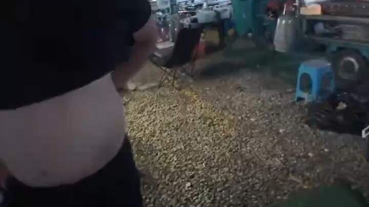 Perut yang keluar itu apakah berarti ususnya terjatuh?