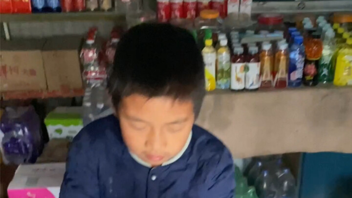 Dulu waktu kecil gak mampu beli permen lolipop, jadi bikin sendiri.