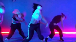 CLC Captain: I'm not an underground person, I'm the leader of the dance troupe! High-energy explosio