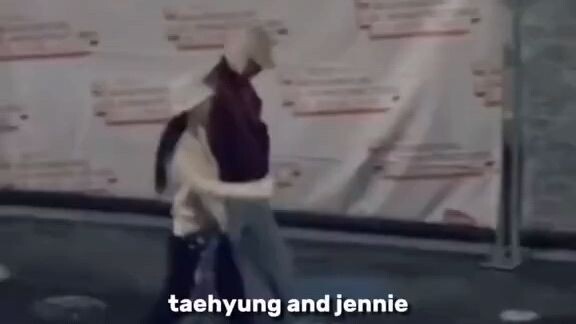 V BTS dan Jennie Blackpink tengah berkencan di Paris