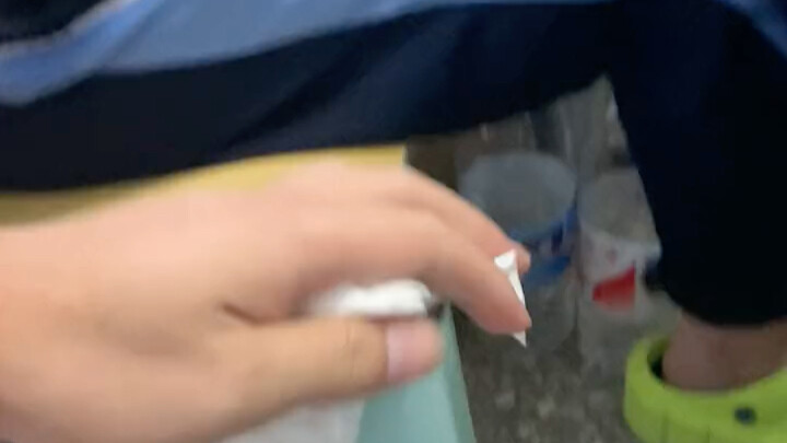 ฉันแค่เช็ดน้ำลายหน่อย นี่เธอมองอะไรเนี่ย