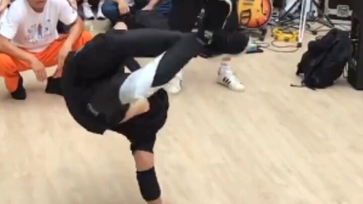 Kompetisi Tari Jalanan Internasional dari pemain Anhui bboy Haoran