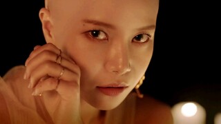 Solar MAMAMOO menantang kebotakan di video musik solo pertamanya? Apakah dia idola wanita pertama di