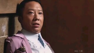 ผู้ชายคนนี้ทุกครั้งที่เดินต้องมองกำแพงไปด้วย กลัวว่าจะมีคนเห็นด้านหลัง "ริมฝั่ง โรฮัง ยืนนิ่งไม่ขยับ