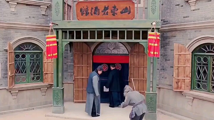 Komandan Divisi Ma gugur demi negara, Pemilik Chen mengantar dengan air mata haru — "Toko Anggur Tua