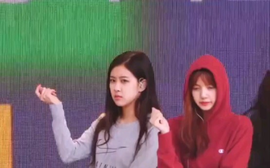 ROSÉ, whose every rehearsal is already meme-worthy