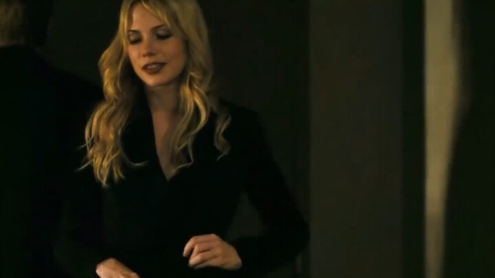 اختلطت هواتف الرجل مع صديقه بالخطأ، ومنذ ذلك الحين بدأ حياة يحسدها الجميع.