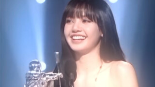 初次领奖还哭唧唧的小女孩也成长为潇洒从容的大明星啦