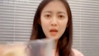 Chen Yuqi personally proved that shrimp and grapes cannot be eaten together, as they will cause food