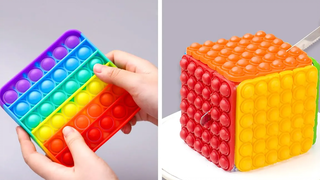 สุดยอดการตกแต่งเค้กสายรุ้งสำหรับปาร์ตี้วันหยุดสุดสัปดาห์ สูตรแฮ็กเค้กที่สมบูรณ์แบบ