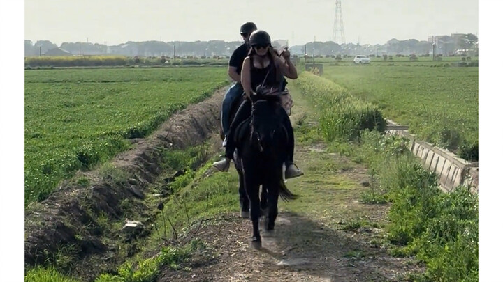 Mau melompat keluar nih!