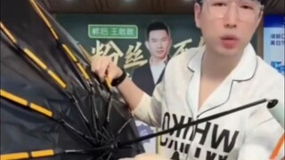 بطل المبيعات لي تشياو تشو يثور في بث مباشر ويحطم مظلة العلامة التجارية على الهواء مباشرة #سحر #لي تش