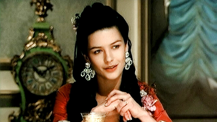 Cuplikan video Catherine II dipimpin oleh Catherine Zeta-Jones