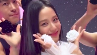 JISOO金智秀solo出道曲《Flower》舞蹈视频公开！