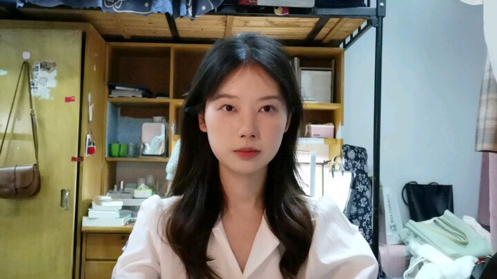 宿舍翻唱《给我一首歌的时间》“我晒干了沉默，悔得很冲动。”