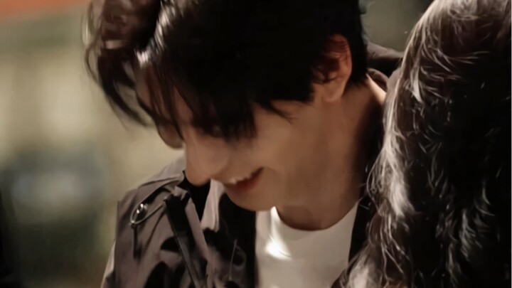 I'm in love... Such affectionate eyes... Chen Xingxu looks so good when he smiles