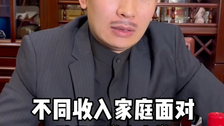 Keluarga dengan tingkat pendapatan yang berbeda menghadapi anak mereka yang memasuki perguruan tingg