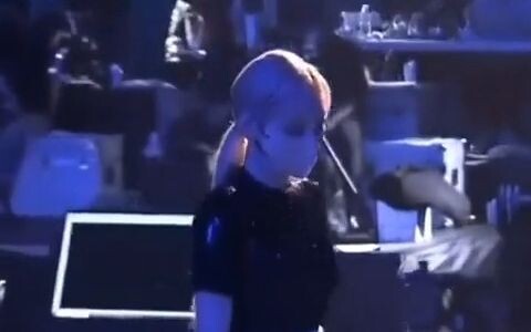 【แทยอน】ตอนแทยอนขึ้นเวทีรับรางวัล เผลอหยิบแท่งเชียร์ติดมือขึ้นไปด้วย น่ารักสุดๆเลย!