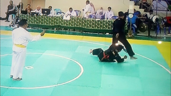 kolongin kepala lawan pesilat ini usil sekali #asad #persinas #tapaksuci #psht #losht #ashter #ipsi