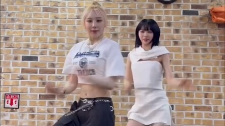 Thử thách "gõ cửa" của Lee Chae-yeon & Kim Chae-won
