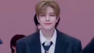 【Straykids】Charming relay dance but eight crazy guys🤣…
