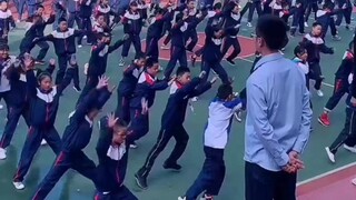 حققت تمارين تشانغ ييشينغ الرياضية خلال العطلة المدرسية نجاحًا كبيرًا، حيث رقص آلاف الطلاب على أنغام 