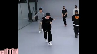 【壳】皮皮星出现!!所以其实，私底下不会是乐宠星更多吧~!!磕疯了