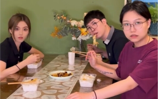 Paman maaf, belakangan ini saya agak radang tenggorokan.