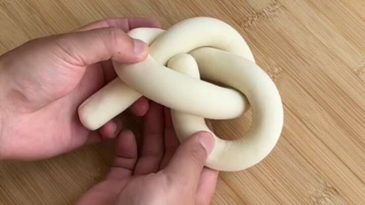 แค่เอามือสองข้างพันกัน น่าทึ่งสุดๆ เลย!